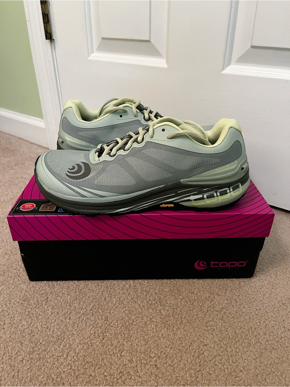 NEW Topo Athletic Women’s Mtn Racer 2 Moss Green Grey Trail Shoes (size 9) - Picture 10 of 13